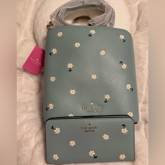 ❣️NWT❣️ Kate Spade Aphrodite Daisy Embroidered Darcy Bucket Tote (purse) - Picture 8 of 11